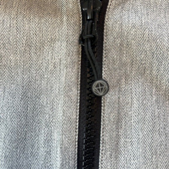 Mondetta brand tailored gray hooded women's zippered raincoat - size Large - Picture 13 of 16